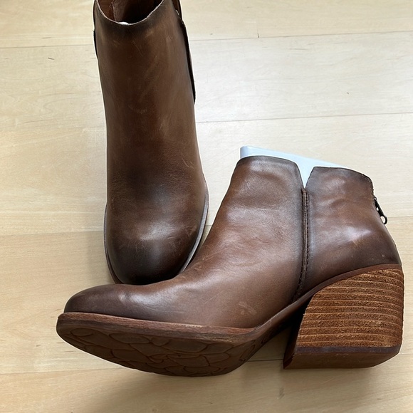 Kork ease Chandra boot, brown distressed leather, size 8.5 - Picture 1 of 3